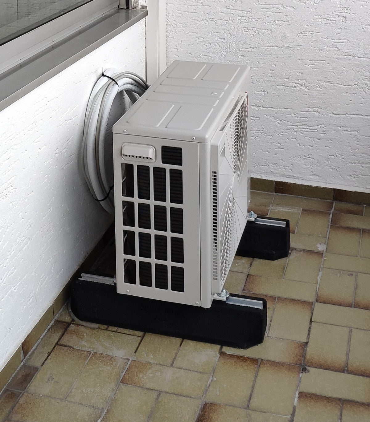 Dämpfungssockel - Bodenkonsolen Set 2x 600x135x100mm + 2x Schraubensatz für Klimaanlage | Big Foot