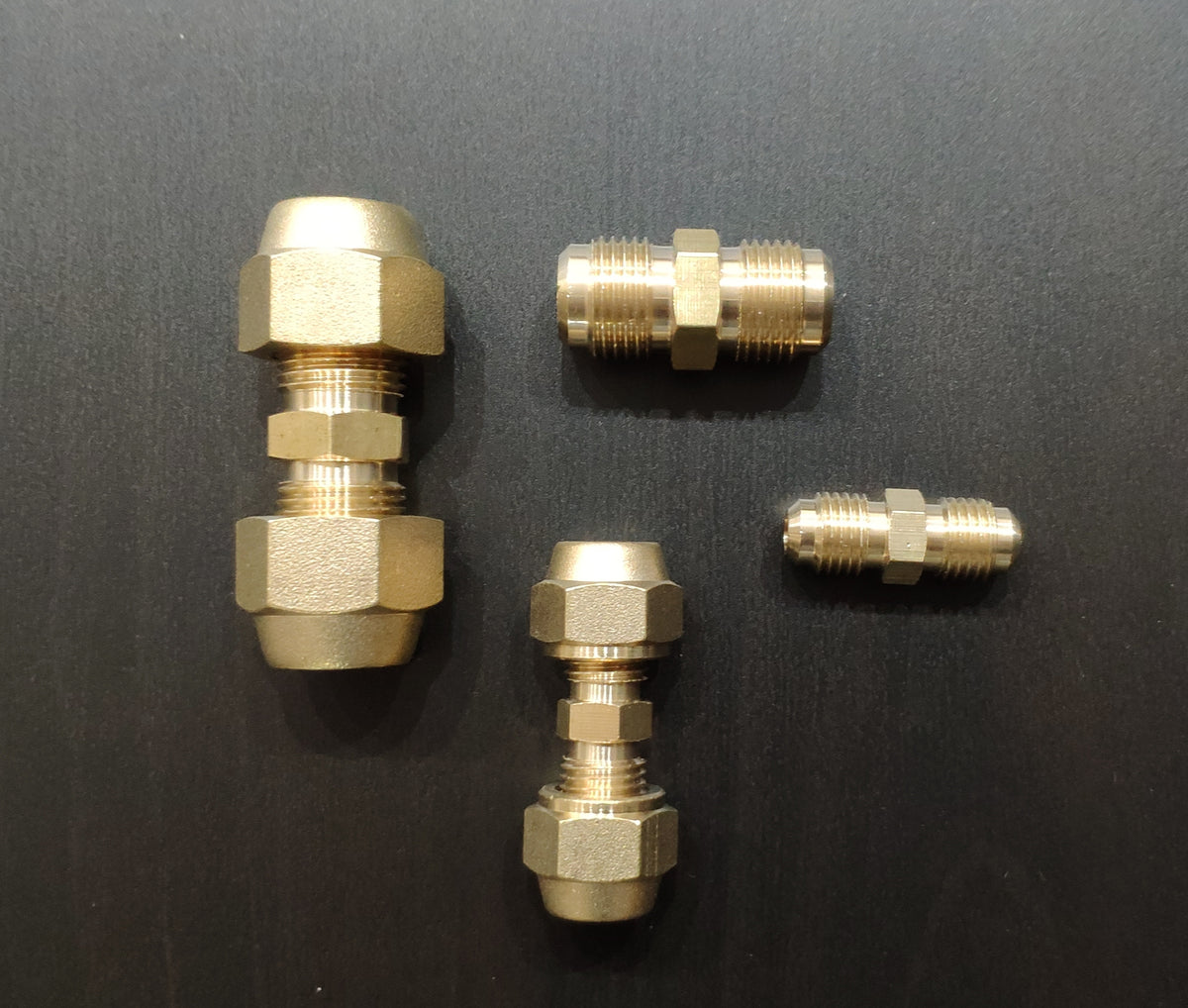 Kältemittelleitung Überwurfmuttern, Verbindungsnippel  1/4" + 3/8"