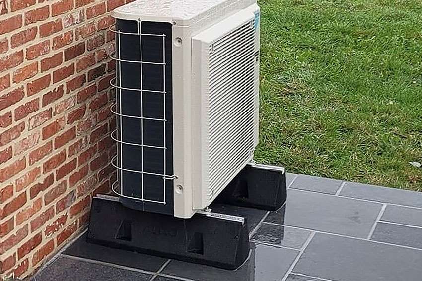 Dämpfungssockel - Bodenkonsolen Set 2x 600x135x100mm + 2x Schraubensatz für Klimaanlage | Big Foot